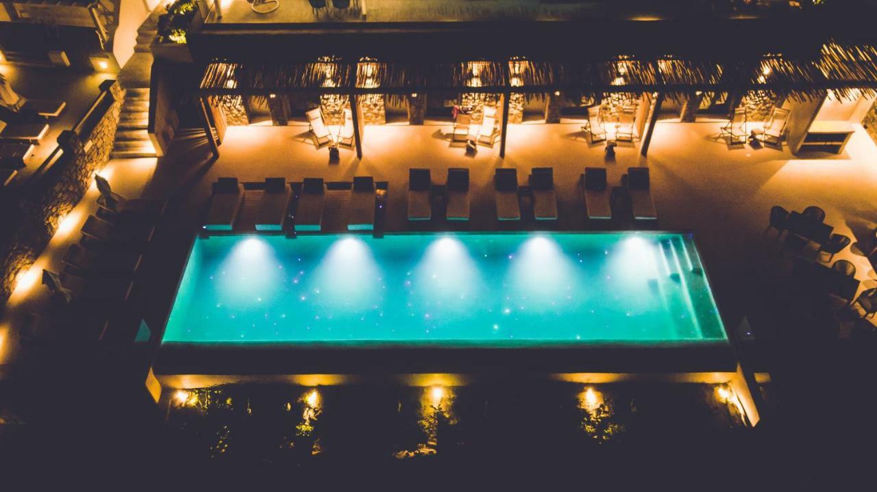 Super Paradise Suites Bagian luar foto